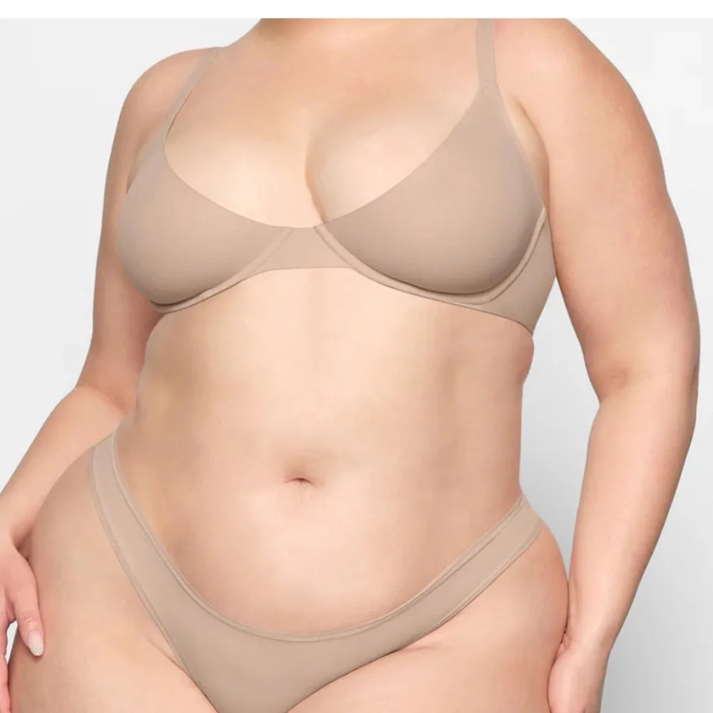 NWT SKIMS Fits Everybody Scoop Plunge Bra BR-UWR-1997 MICA  size 32A - Picture 3 of 7